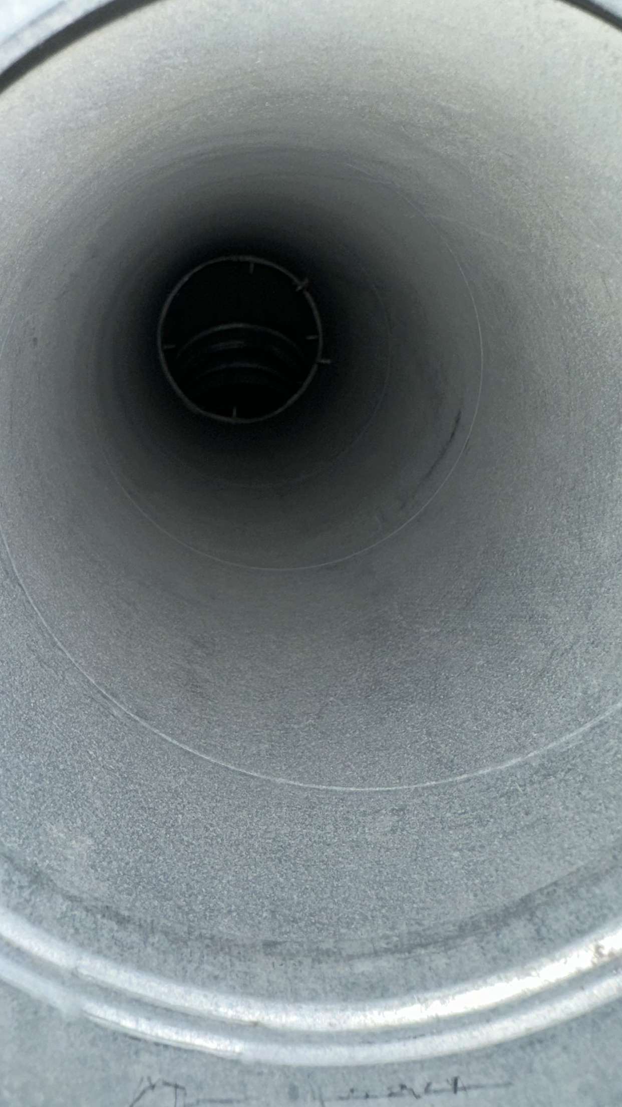 Ventilasjonskanal etter rens – ren og blank